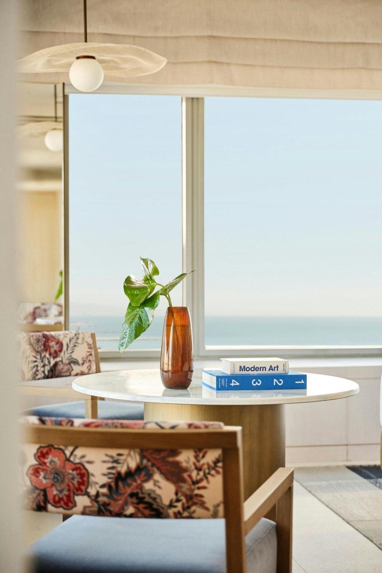 Club Deluxe King Room Club Level or Upper Floor,1742620172:JPEG